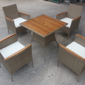 SQUARE 4S WOOD TABLE